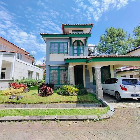 Villa Semesta Cikundul Buitenkant foto