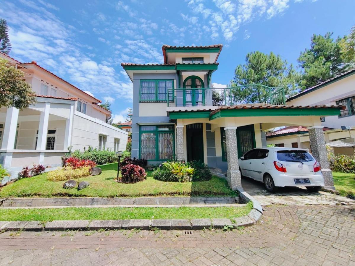 Villa Semesta Cikundul Buitenkant foto