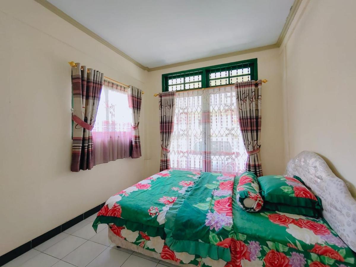Villa Semesta Cikundul Buitenkant foto