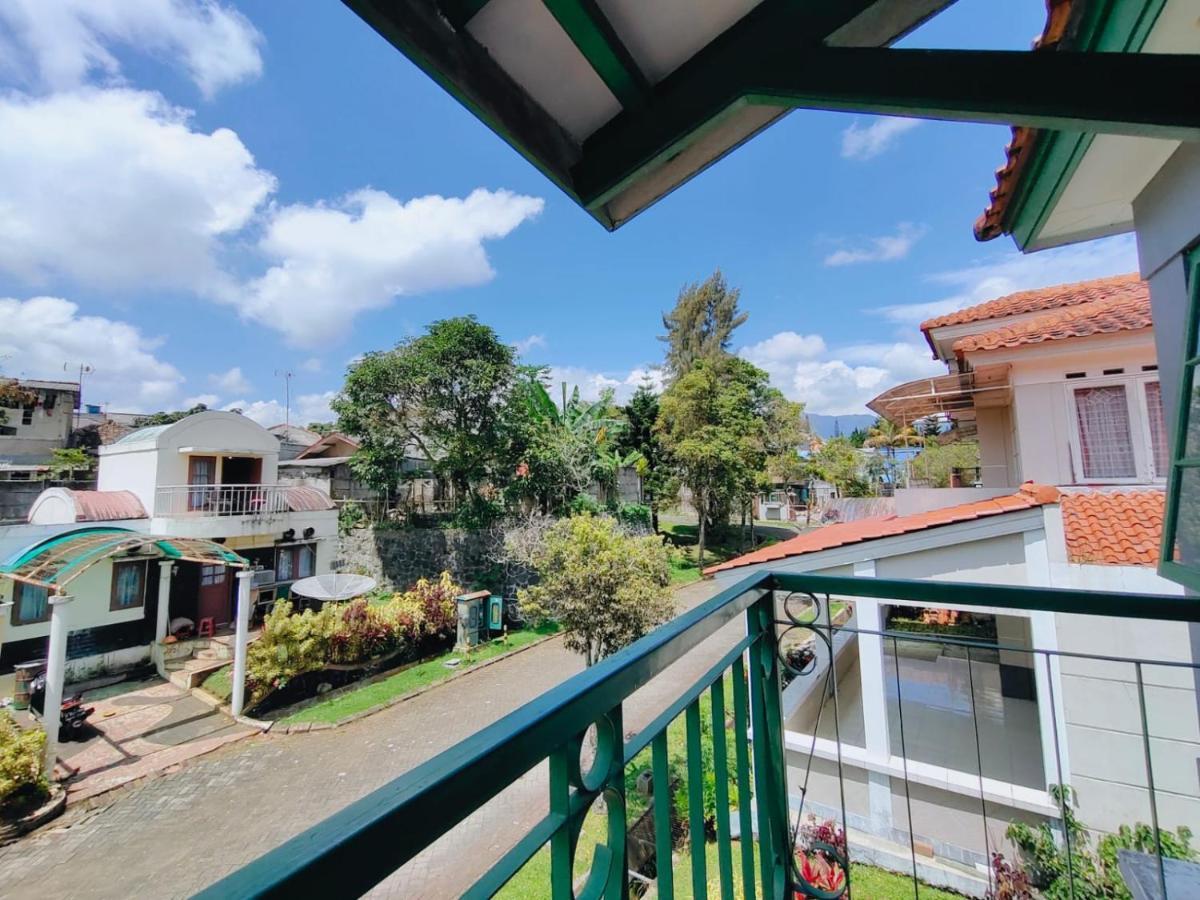 Villa Semesta Cikundul Buitenkant foto