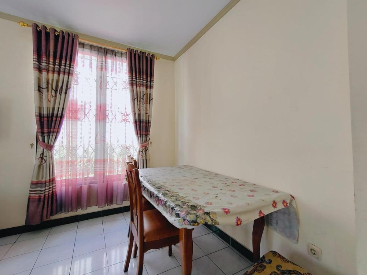 Villa Semesta Cikundul Buitenkant foto